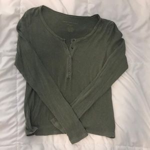 American Eagle Green longsleeve tee